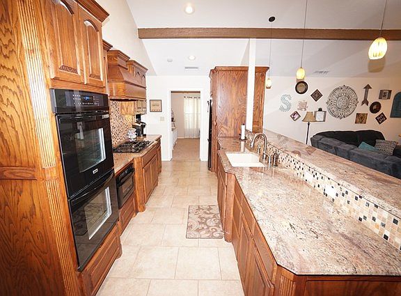 3rd image of 3955 Lakeside Dr