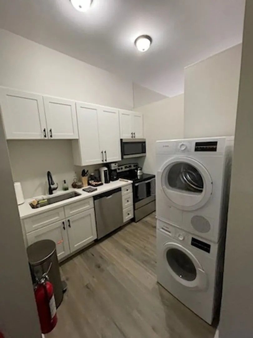 Menard Apartments — Photo 4