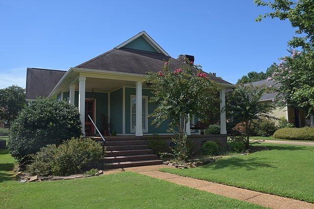 1st image of 609 Piedmont Dr