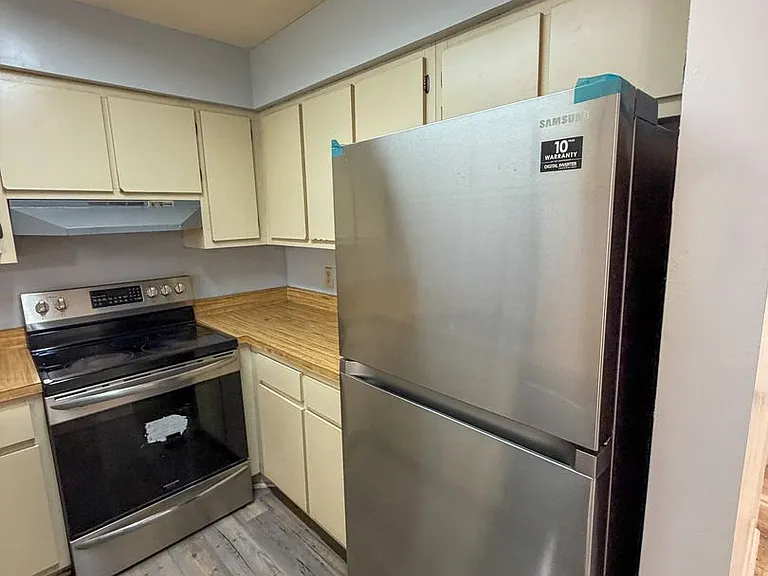 2735 SW 35th Pl #201 — Photo 5