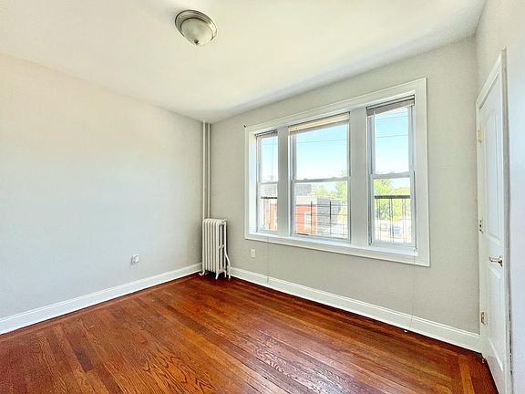 4th image of 1062 W Side Ave APT 32