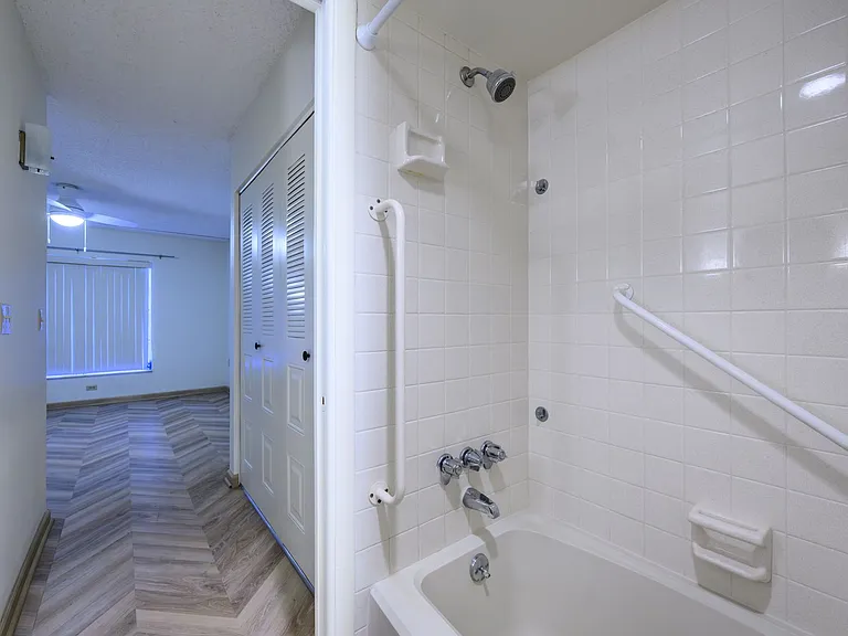 2300 Aaron St #114 — Photo 23