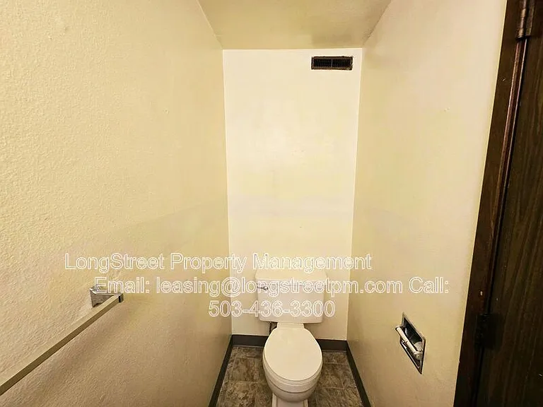 2135 NW Highland Dr #1 — Photo 19
