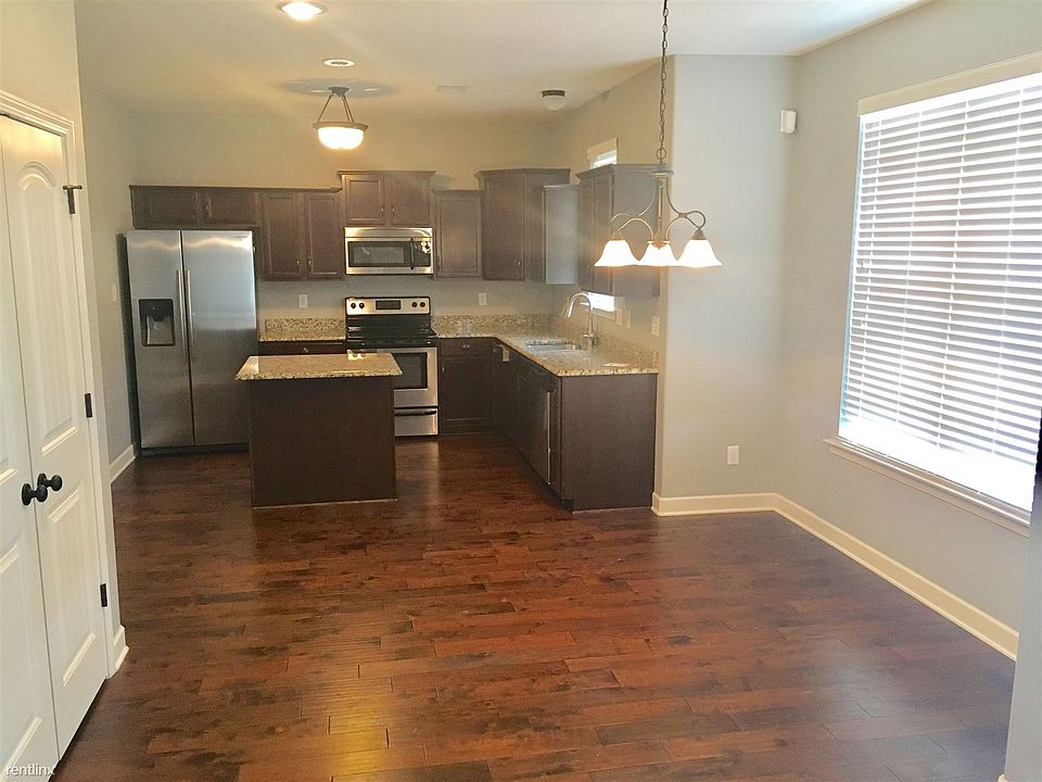 Kitchen & Dining Area