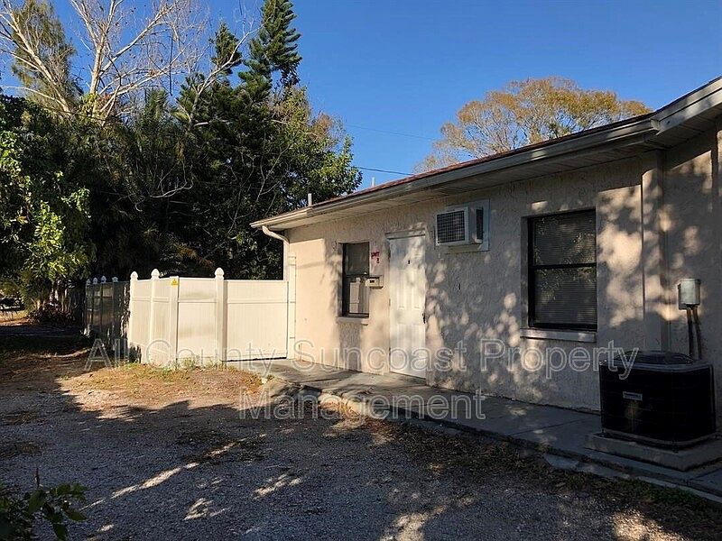 1st image of 4527B 44th Ave N