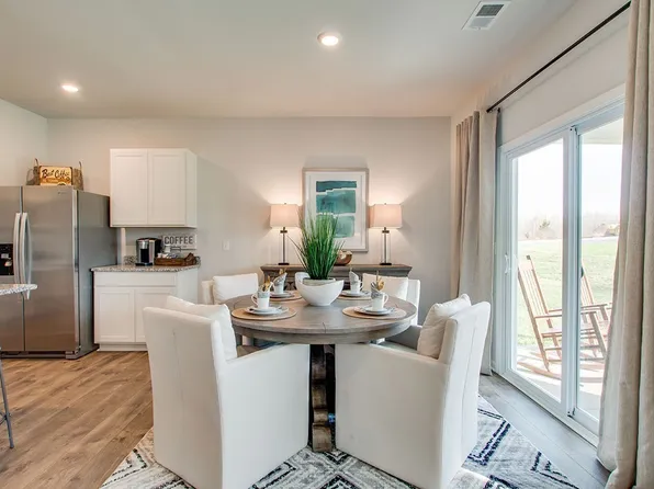 5022 Hunters Village Dr, Lebanon, TN 37087