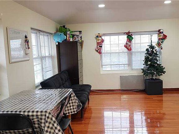 5th image of 14709 Elm Ave Floor 3