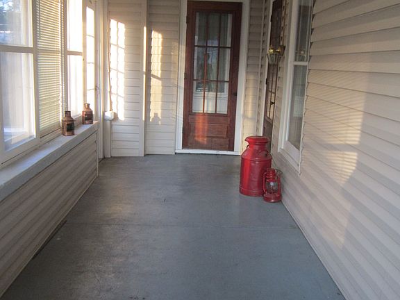 2nd image of 186 S Walnut St