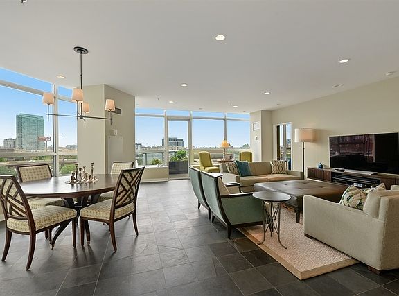 4th image of 510 W Erie St #502