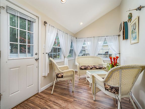 5th image of 621 Parkside Ave