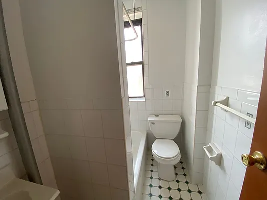 Rented by GreenVill Real Estate LLC | media 9