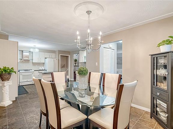 5th image of 8 Ivanhoe Rd