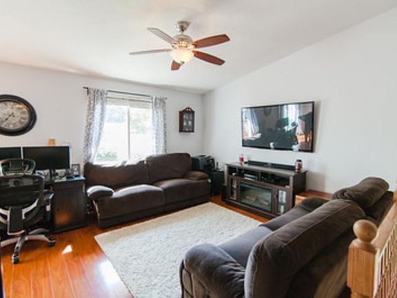 4th image of 1075 Regency Dr