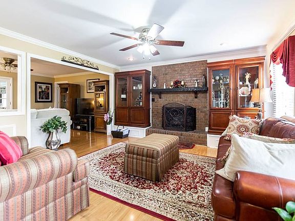 5th image of 402 Heritage Dr