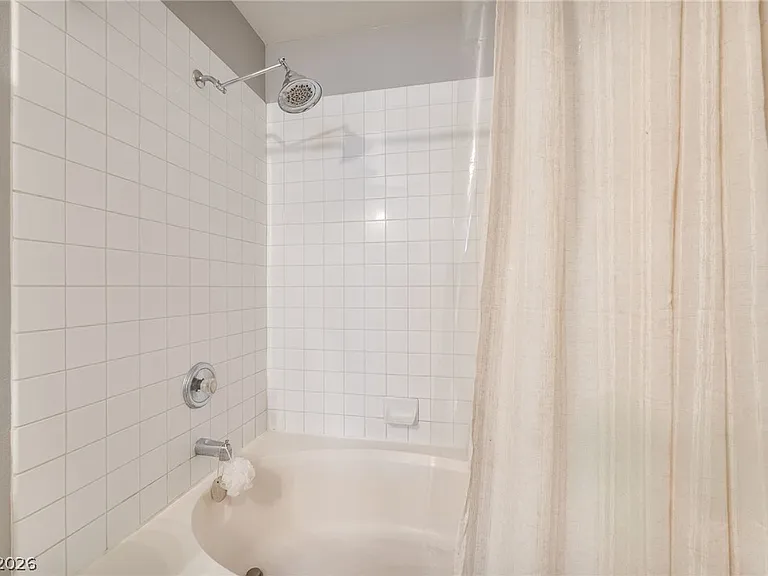 1626 Hennepin Dr — Photo 25