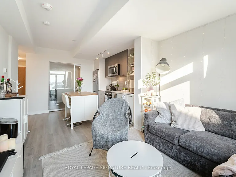 2300 Saint Clair Ave W #815 — Photo 17