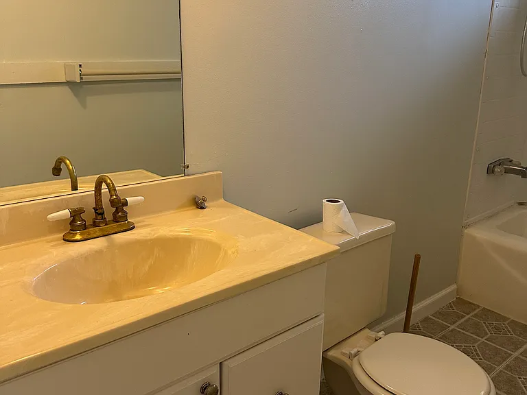 182 Vine St — Photo 12