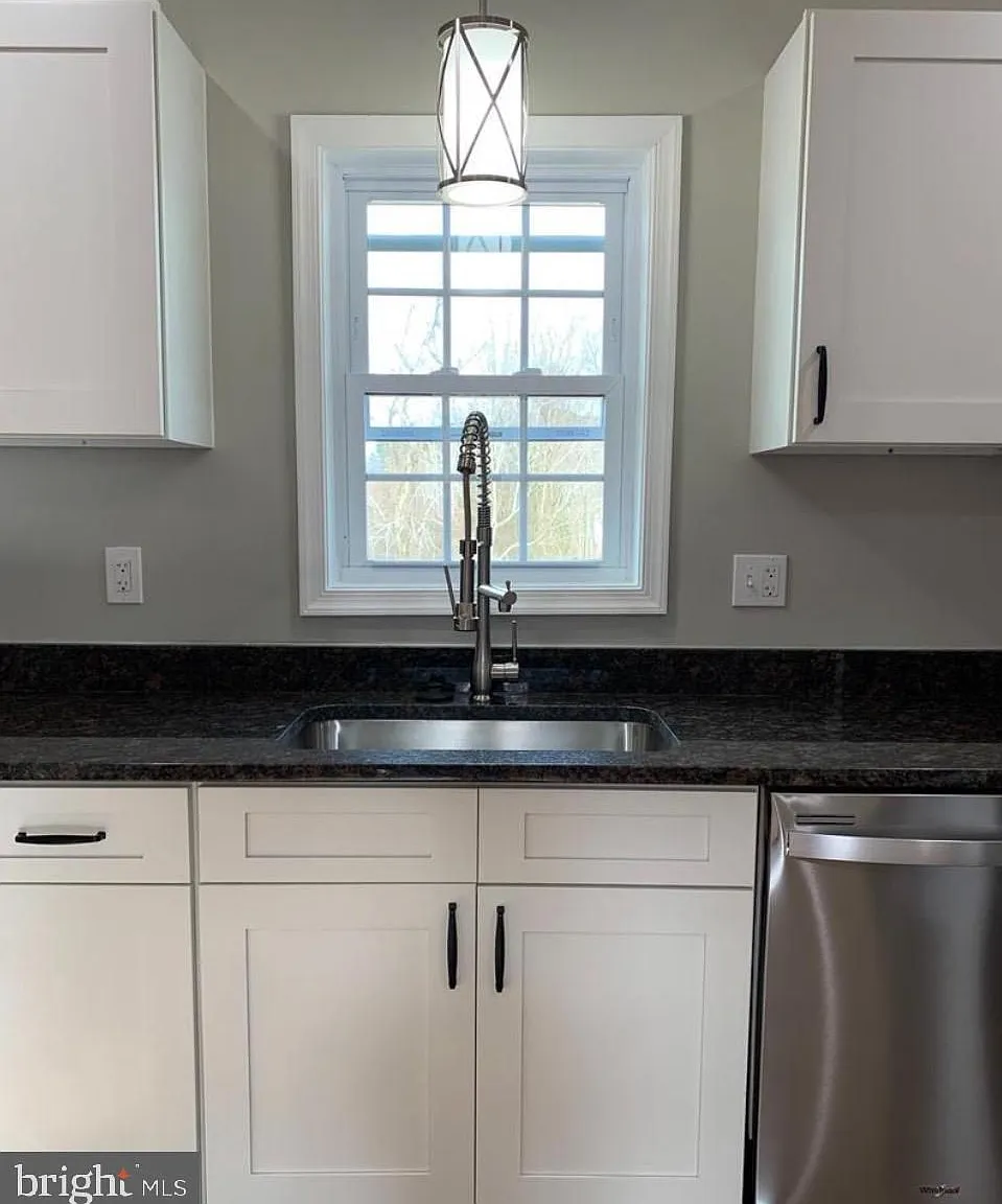 3 bed, 1664 sqft, $2,050 — Photo 4