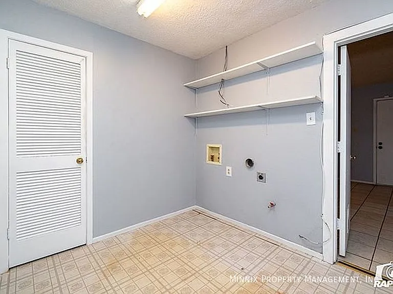 2905 Ventura Ave — Photo 27