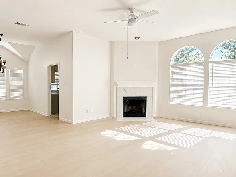 306 N Mount Rushmore Dr — Photo 6