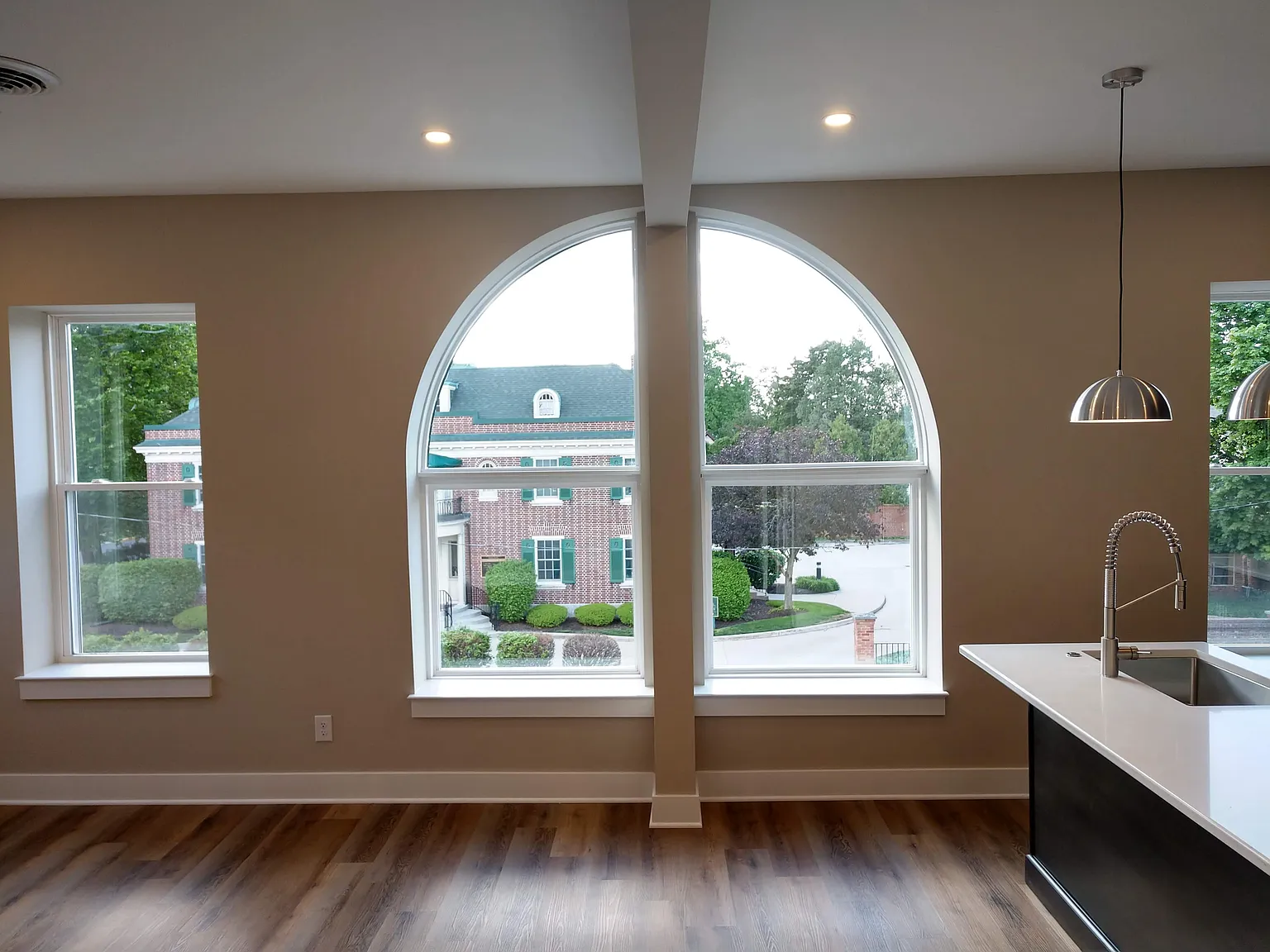 3 bed, 1150 sqft, $1,850 — Photo 2