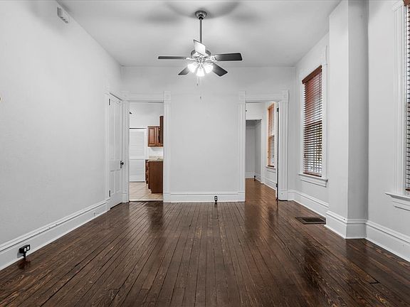 3rd image of 218 Elwood St