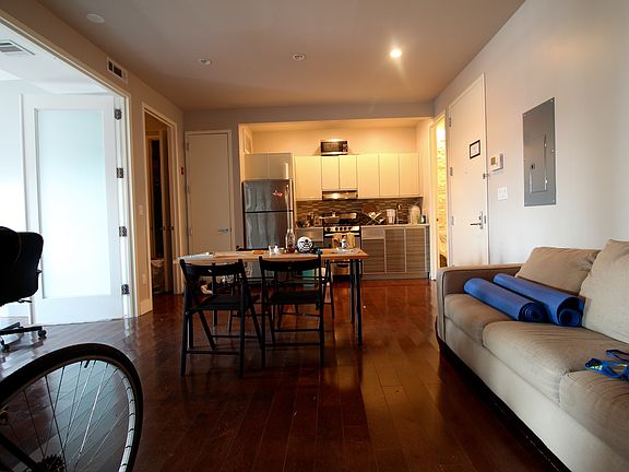 2nd image of 204 Starr St #3FI