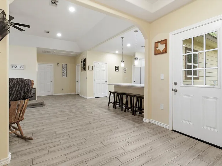 16529 Kingsbury Dr — Photo 12