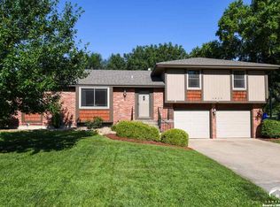 3825 SW Arvonia Pl, Topeka, KS 66610