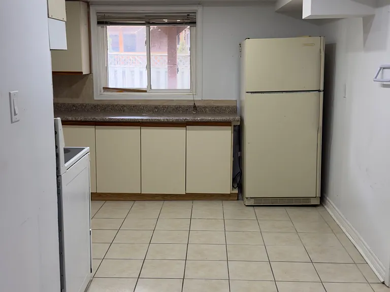37 Rotherglen Rd N #BASEMENT — Photo 3