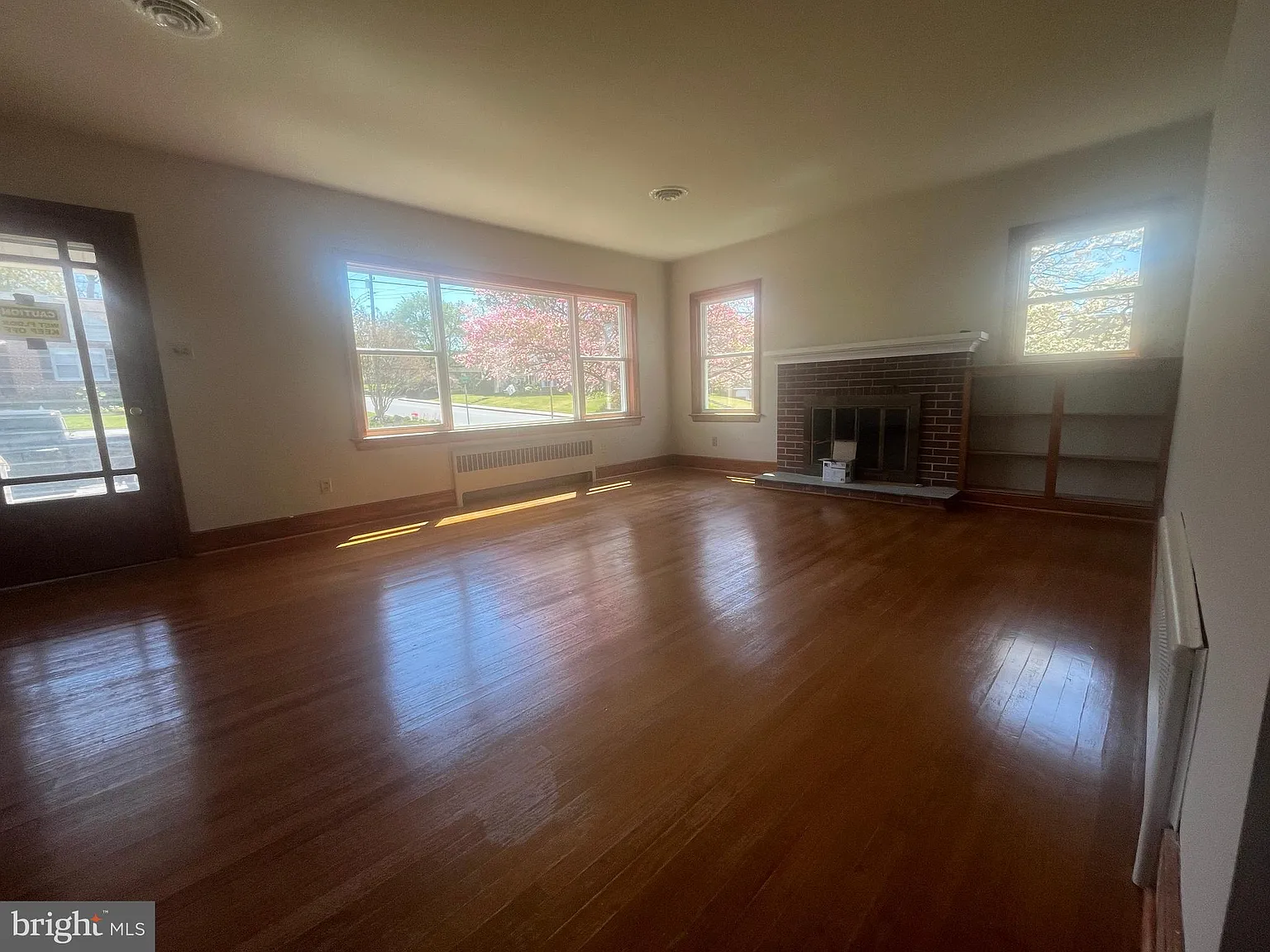 4 bed, 1900 sqft, $2,100 — Photo 3