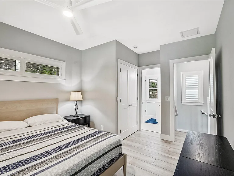 425 Hugh St — Photo 22