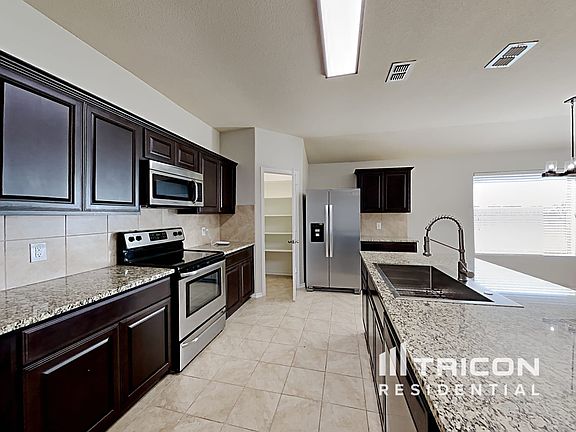 4th image of 226 Meadowlands Dr