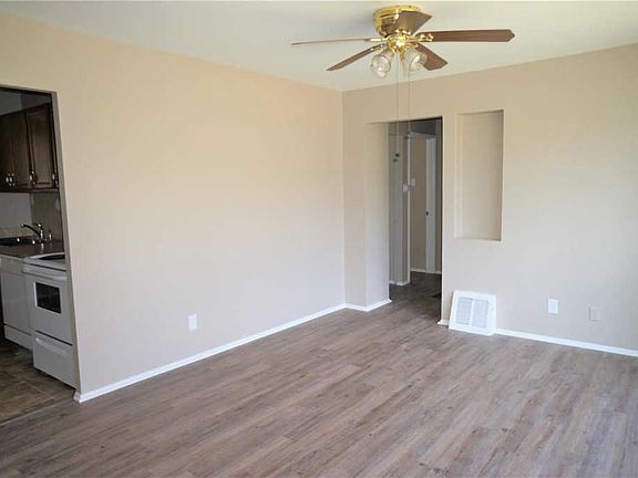 4th image of 25 Lynn Meadows Ln