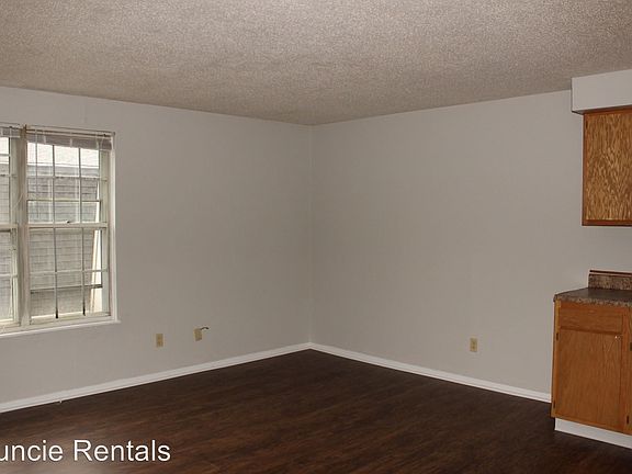 3rd image of 1805 S Clark St APT 22