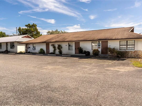 915 E Alfred St, Tavares, FL 32778
