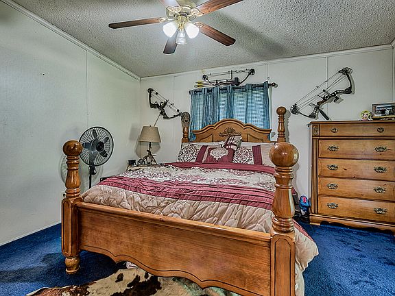 4th image of 10433 Oakwood Ter