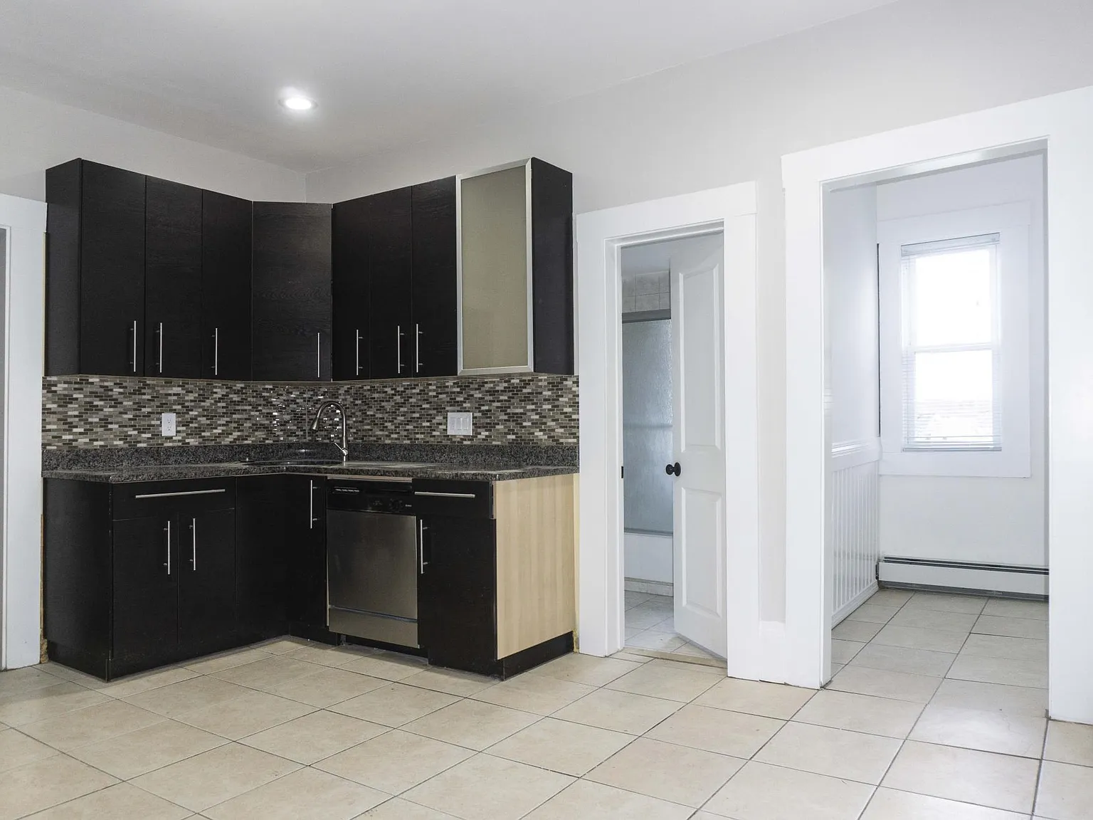 3 bed, 1100 sqft, $3,495 — Photo 3