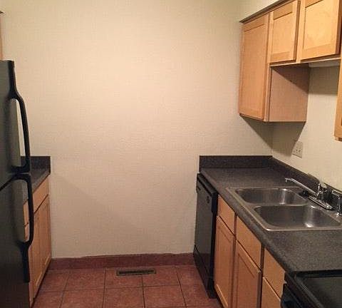 4th image of 1828 E 97th St #1828
