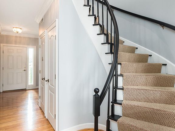 5th image of 330 Concord St #Townhouse 12
