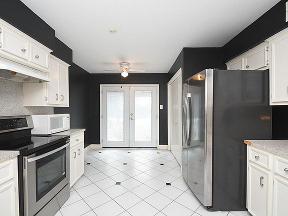 4th image of 40 River Creek Way