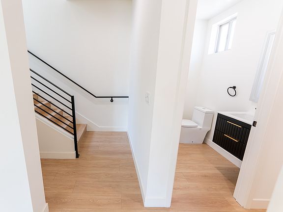 5th image of 8625 Hayvenhurst Ave #1
