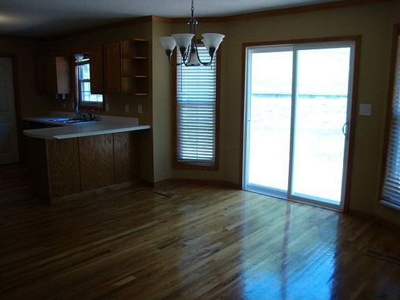 3rd image of 1432 Eastview Dr