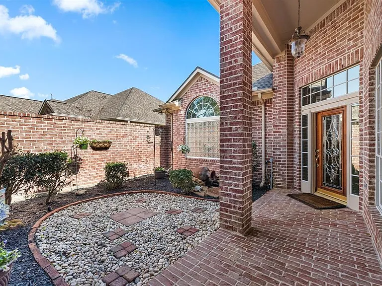 24106 Laureumont Ct — Photo 2