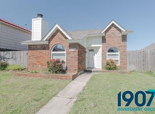 2109 Briarcliff Dr, Moore, OK 73170