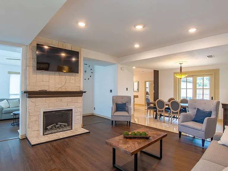 3631 Seguin Dr — Photo 2