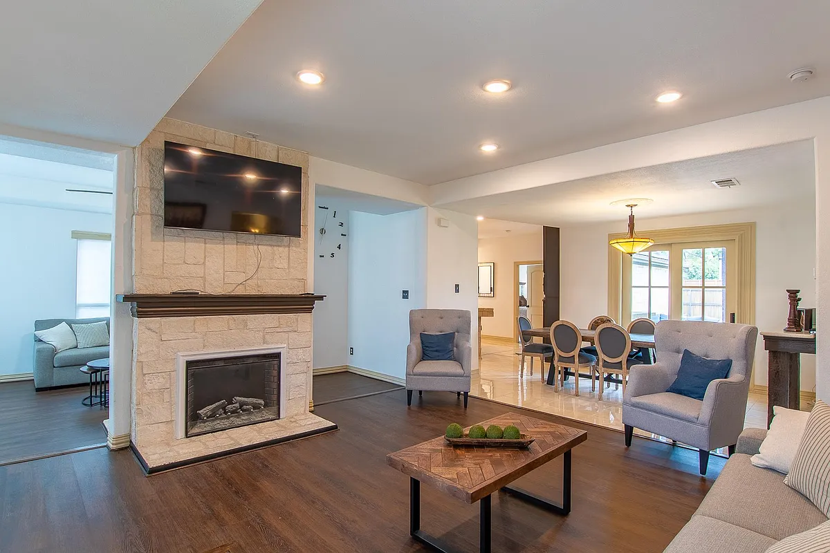 Building Photo - 3631 Seguin Dr