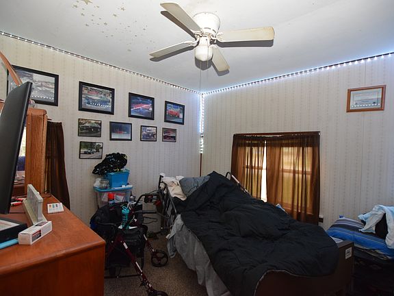 5th image of 403 E Greenview Ave