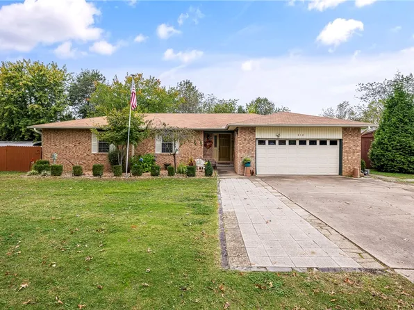 618 N Oakwood St, Lowell, AR 72745