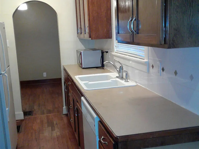1435 SW Collins Ave — Photo 6